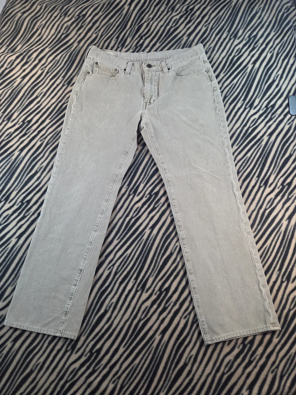 Levi's Premium 514 Straight Fit Corduroy Pants in Cream 33x30